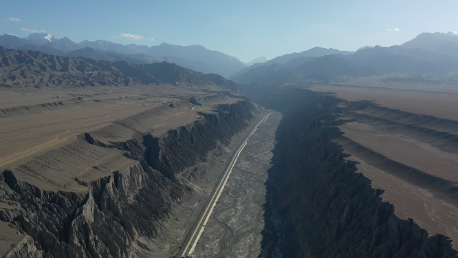 原创 新疆旅行独山子大峡谷自然风光航拍