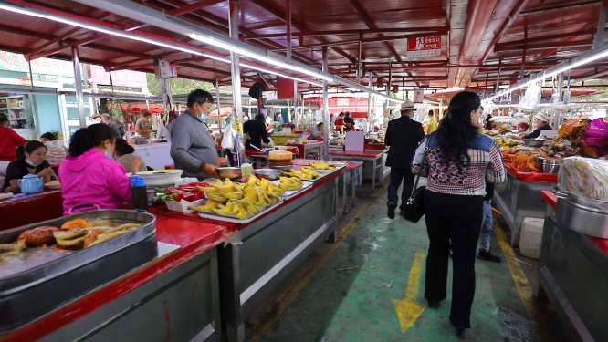 新疆库车乌恰农贸市场美食街
