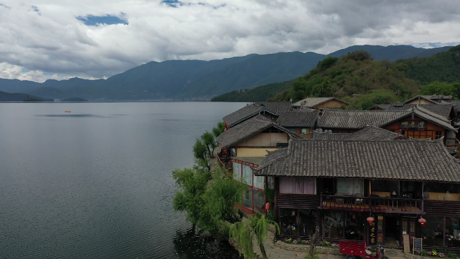 航拍云南丽江泸沽湖里格村里格半岛湖泊自然风光