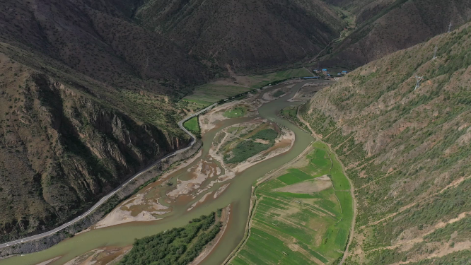G318川藏线草原山谷青藏高原公路自驾游
