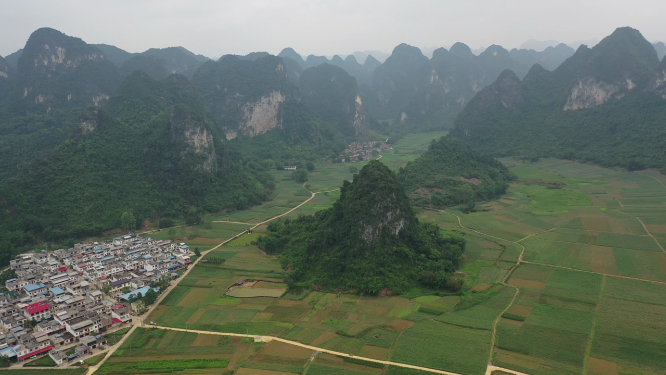 广西崇左喀斯特地貌峰林自然风光航拍