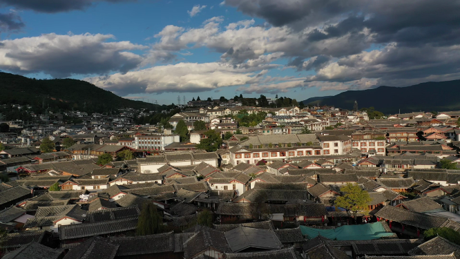 云南丽江古城大研古镇鸟瞰古建筑