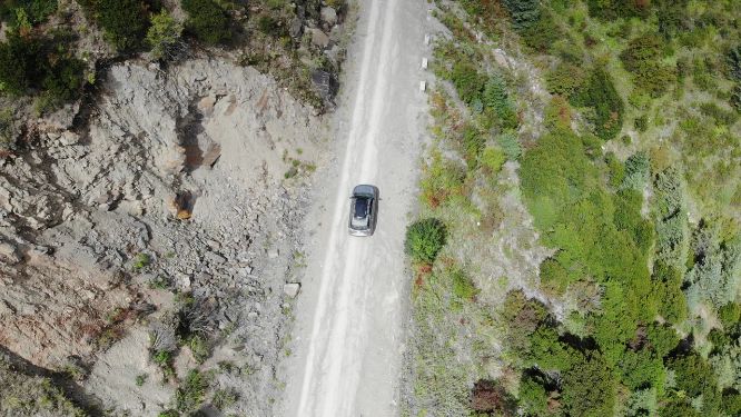  四川甘孜高尔寺山山谷森林公路自驾游