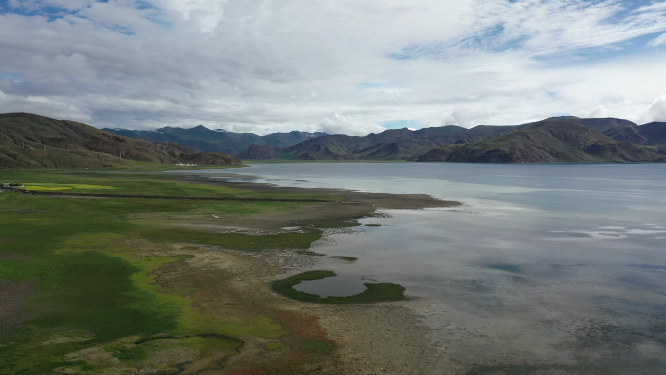 西藏山南市羊卓雍错湖泊湿地自然风光