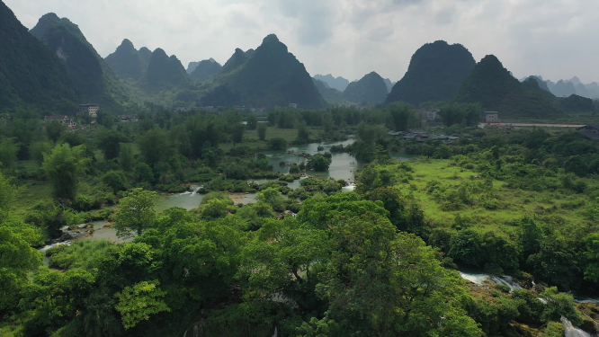 广西崇左市中越跨国德天瀑布自然风光