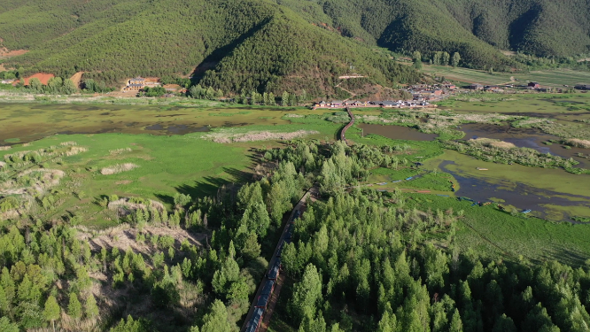 四川凉山州泸沽湖草海自然风光航拍