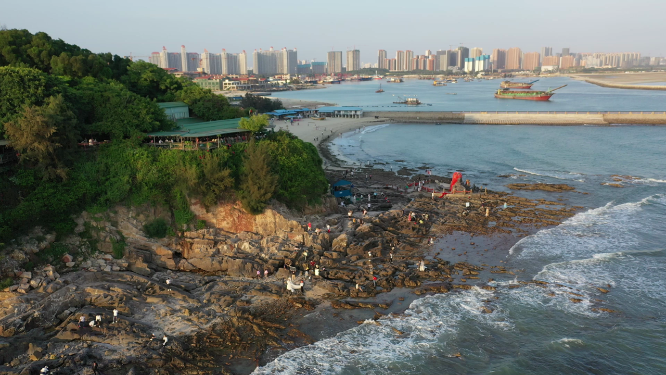 北海市冠头岭海枯石烂灯塔海岸线自然风光