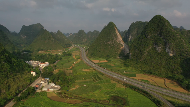 广西崇左喀斯特地貌峰林自然风光航拍