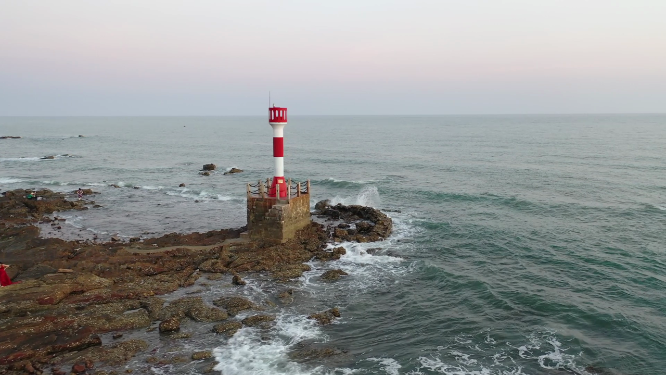 北海市冠头岭海枯石烂灯塔海岸线自然风光