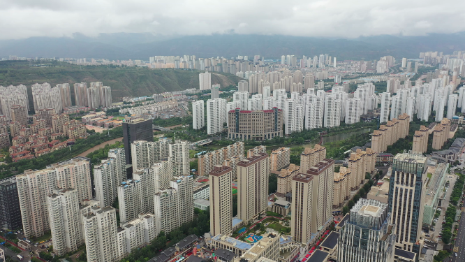 航拍青海西宁海湖广场市中心购物商圈繁华城市风光