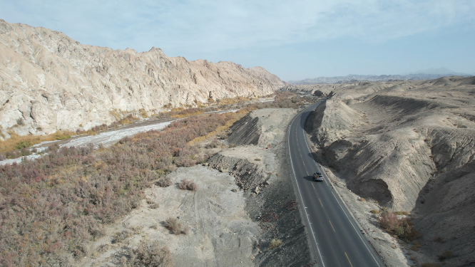 新疆戈壁沙漠G315国道交通运输