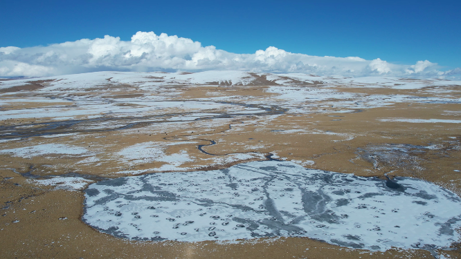 青海玉树曲麻莱县黄河源头雪原湿地湖泊自然风光