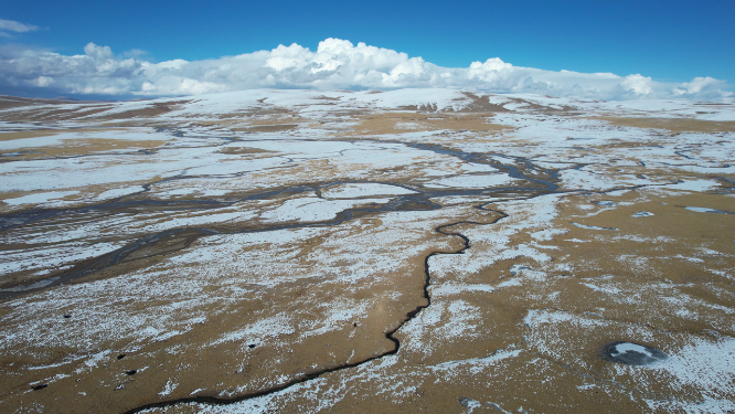 青海玉树曲麻莱县黄河源头雪原湿地湖泊自然风光