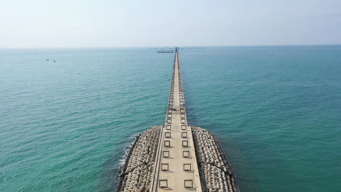 广西北海涠洲岛海滨蓝桥自然风光航拍