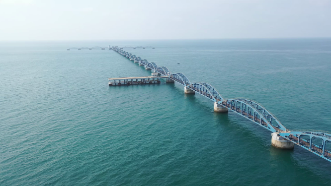 广西北海涠洲岛海滨蓝桥自然风光航拍