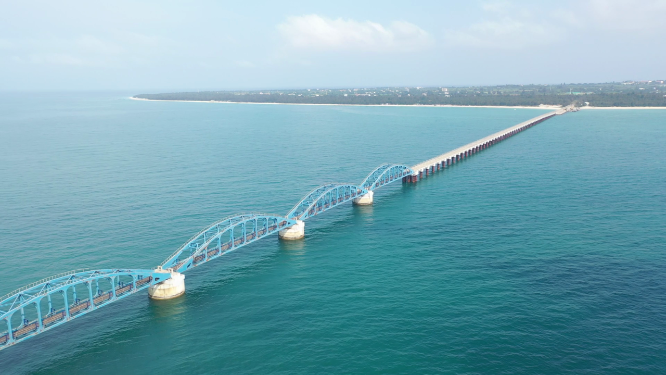 广西北海涠洲岛海滨蓝桥自然风光航拍