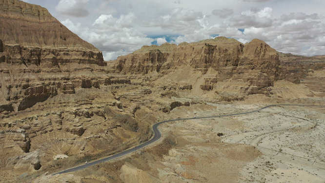 西藏阿里扎达土林公路自驾旅行自然风光