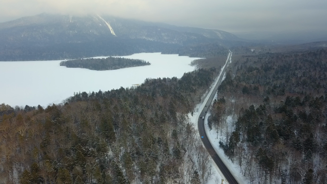 日本北海道阿寒湖国家公园雪原森林公路