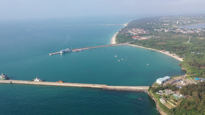 广西北海涠洲岛海滨港口码头自然风光航拍