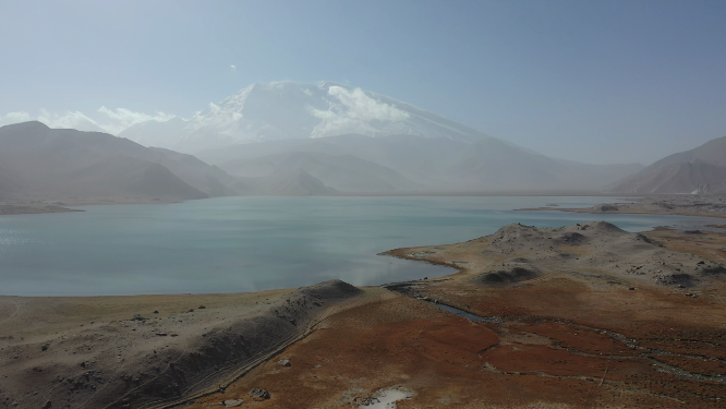 新疆卡拉库里湖慕士塔格峰雪山风光