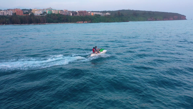 广西北海涠洲岛海滨水上摩托艇航拍