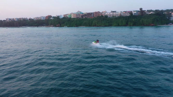 广西北海涠洲岛海滨水上摩托艇航拍