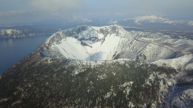 日本北海道冬季摩周岳火山口航拍