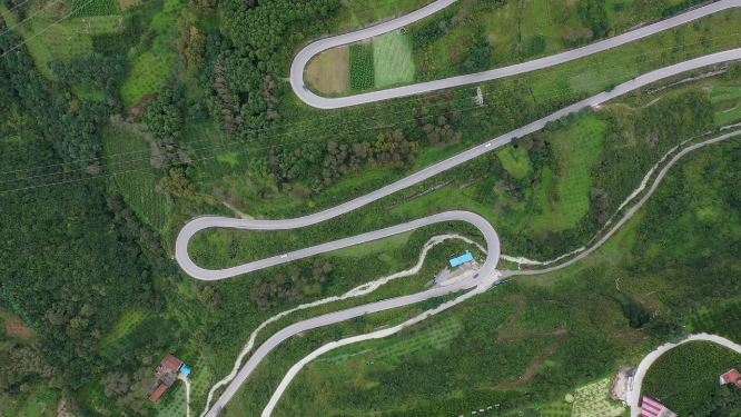 四川阿坝州色尔古镇G347森林盘山公路