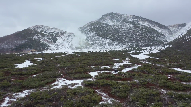 日本北海道川汤温泉硫磺山风光航拍