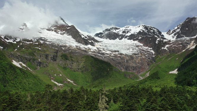 云南迪庆雨崩村冰湖梅里雪山自然风光