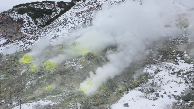 日本北海道川汤温泉硫磺山风光航拍