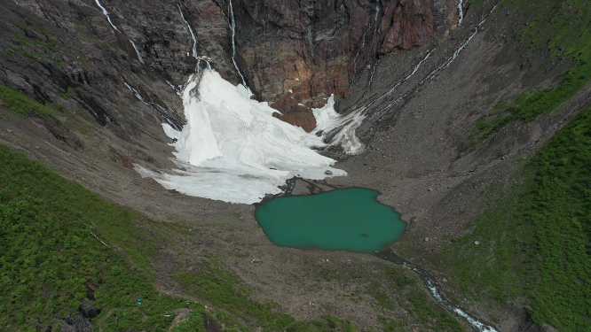 云南迪庆雨崩村冰湖梅里雪山自然风光