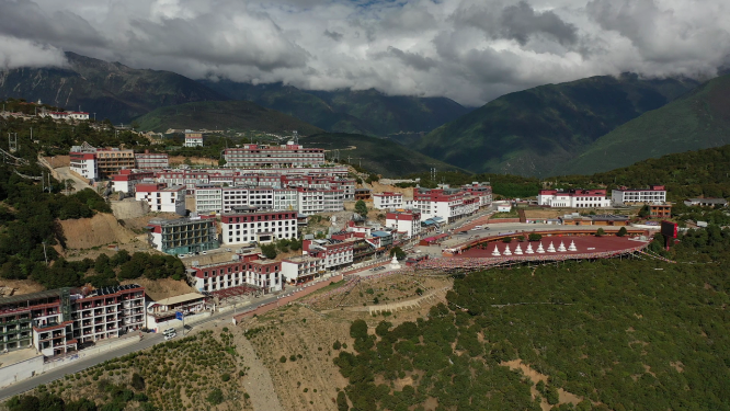 云南迪庆德钦飞来寺航拍景观