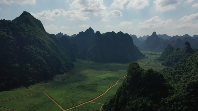 广西崇左喀斯特地貌峰林自然风光航拍