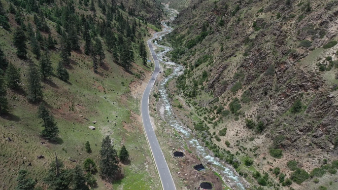 G318川藏线草原山谷青藏高原公路自驾游