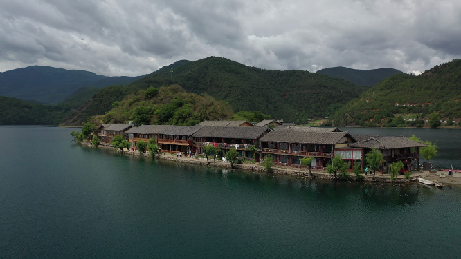 航拍云南丽江泸沽湖里格村里格半岛湖泊自然风光