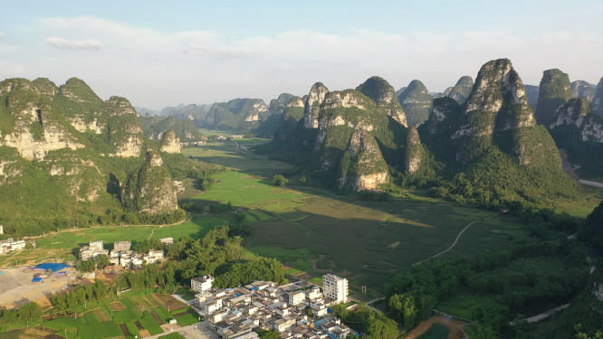广西崇左喀斯特地貌峰林自然风光航拍