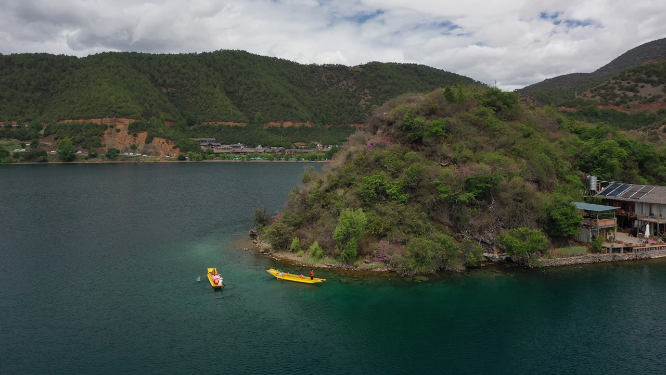 航拍云南丽江泸沽湖里格村里格半岛湖泊自然风光