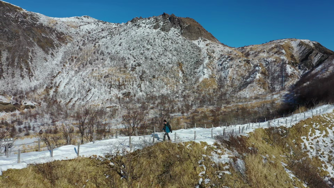 日本北海道有珠山火山雪原徒步自然风光