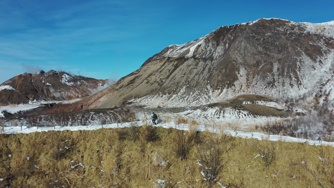 日本北海道有珠山火山雪原徒步自然风光