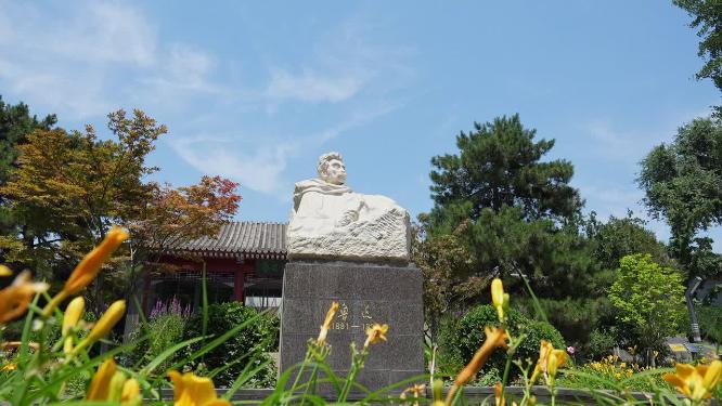 鲁迅北京故居博物馆鲁迅雕塑鲁迅博物馆全景