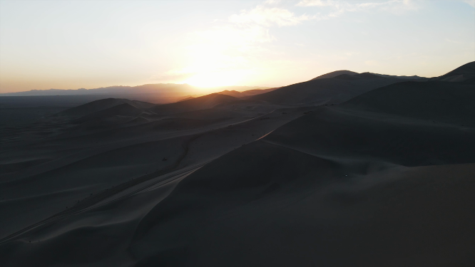 夕阳下的沙漠