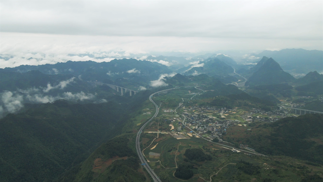 航拍农村梯田景色