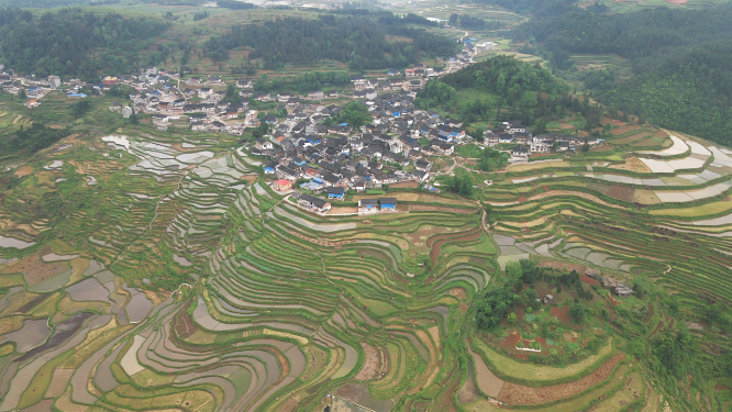航拍乡村梯田