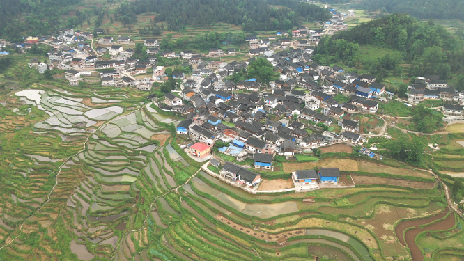 航拍乡村梯田