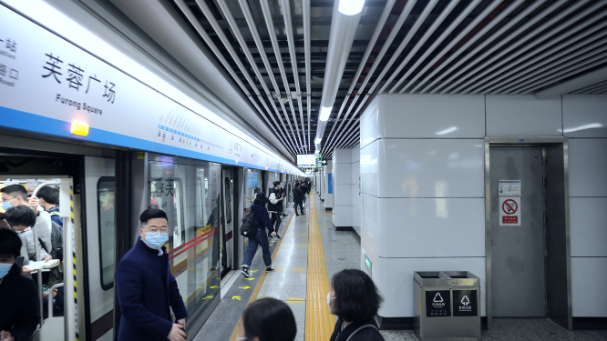 4k地铁站人流行人