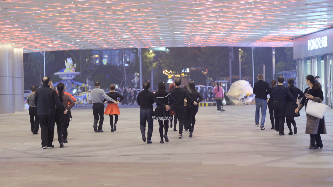 4k都市广场夜生活-跳广场舞合集