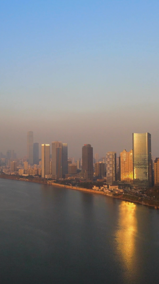 俯瞰湘江东岸城市建筑群航拍