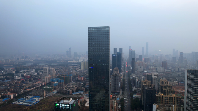 烟雨城市风光-华创国际大厦航拍 