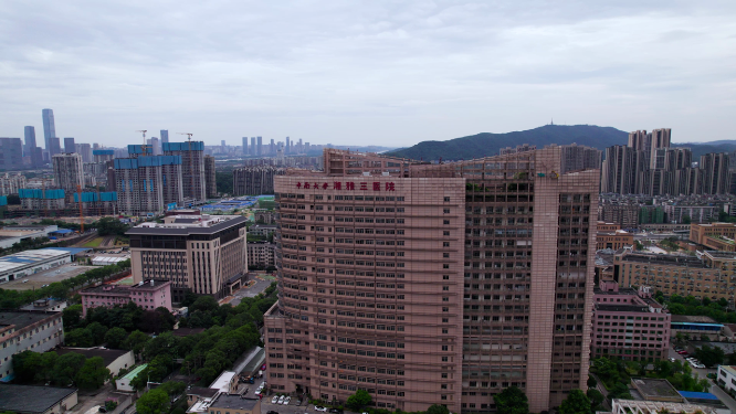 环绕航拍湘雅三医院大楼城市风光